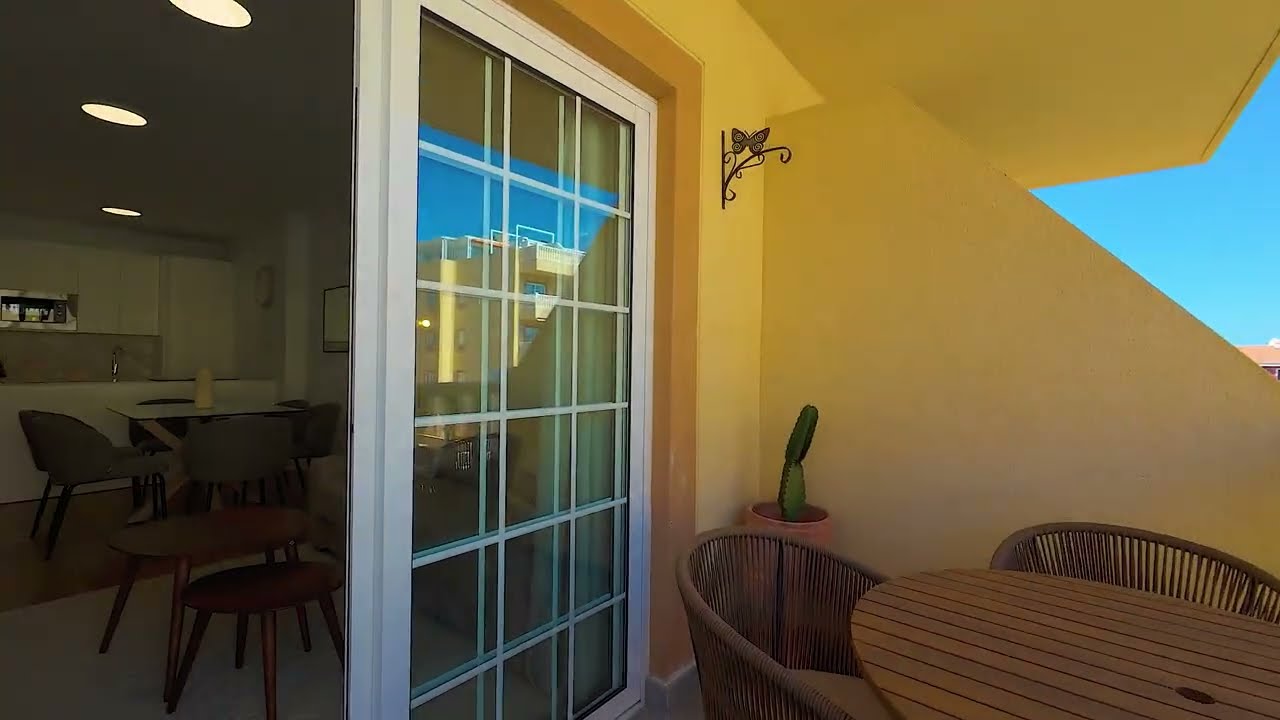 W-048HAL: 3-bedroom apartment in a quiet, well-located residential area, Tenerife South!