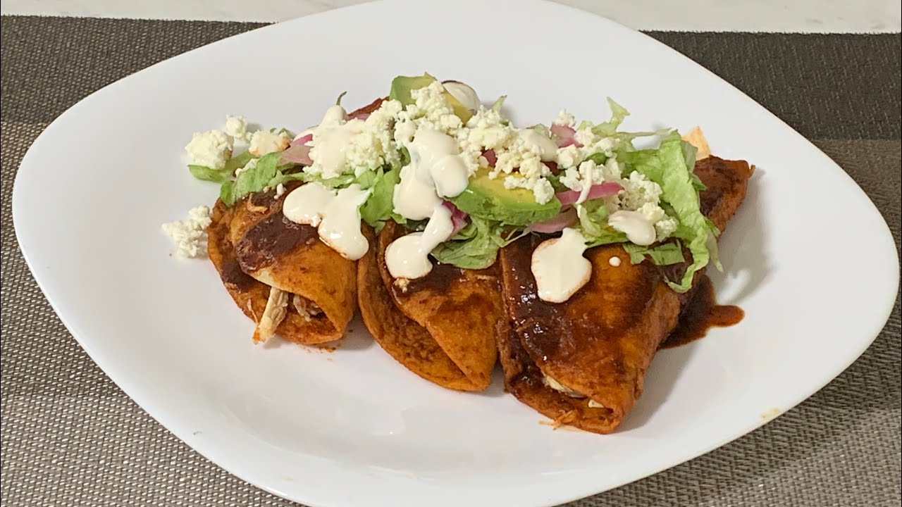 Enchiladas rojas de pollo - YouTube