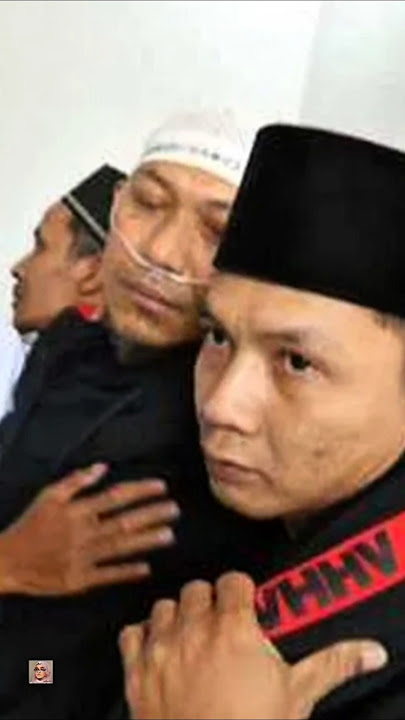 Heartbreaking Moments at the Funeral Home: Mpok Alpa's Husband Devastated, Supported by Oxygen Tube