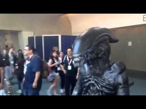 Alien Cosplay Doesn't Scare Kids At Comic-Con #SDCC - Zennie62