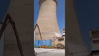 Perfectly Timed Explosions Make These Towers Collapse Smoothly