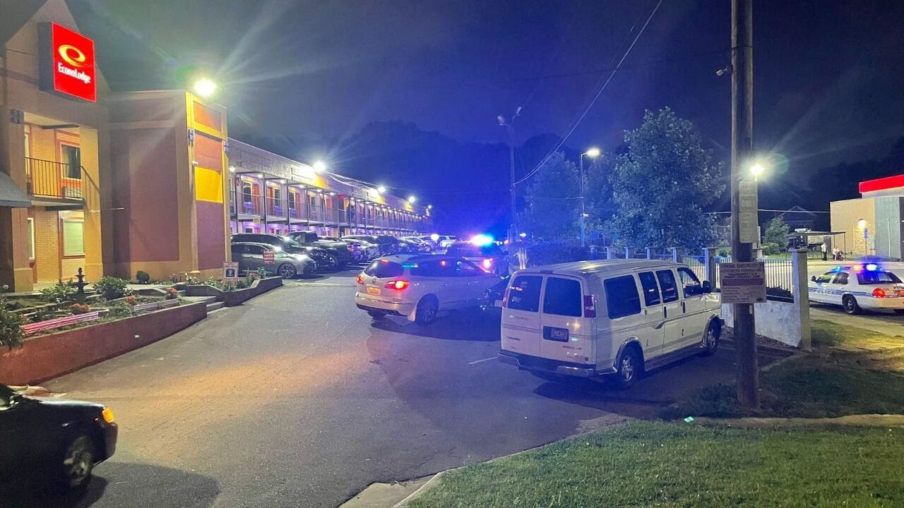 1 person injured in shooting in northwest Charlotte, Medic says - YouTube