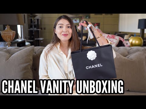 CHANEL 22 TWEED MINI VANITY BAG 2022 - UNBOXING with WHAT FITS / MOD SHOTS!  ❤️ 