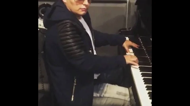 Scott Storch Playing Some Of His Mega hits  On The...
