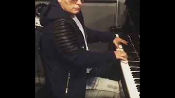 Scott Storch Playing Some Of His Mega hits  On The Piano