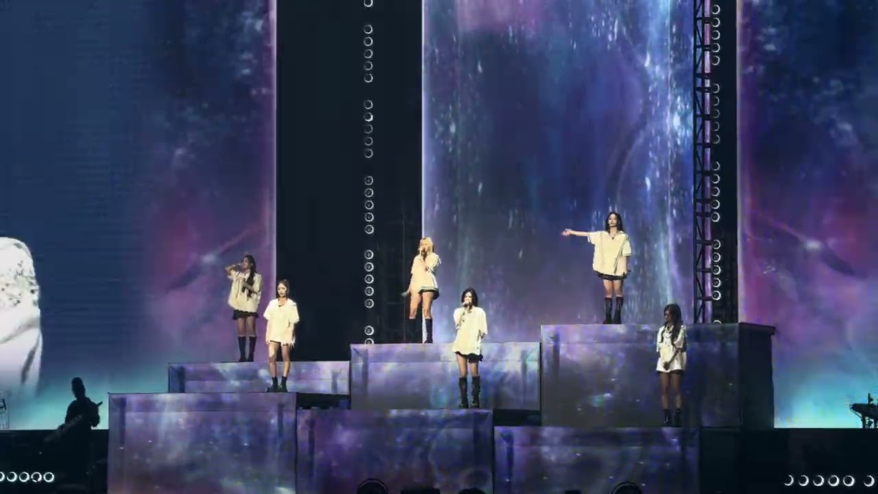 260712｜NMIXX】 1st World Tour in Kaohsiung 12-Shape of Love - YouTube
