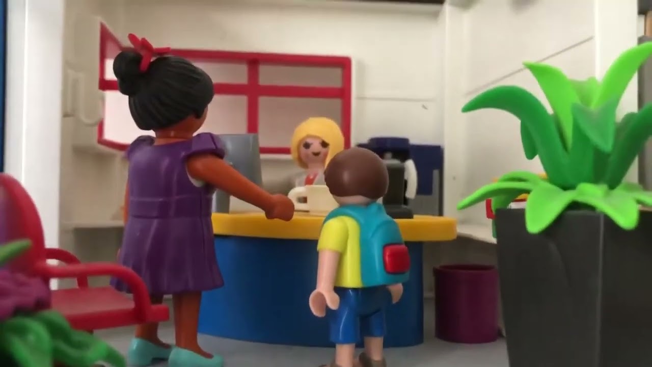 Film Playmobil Youna est bléssée à l'oeil et se chamaille