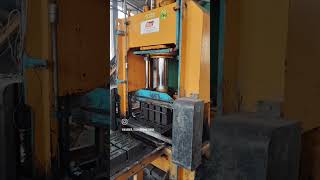 Block manufacturing machine automated using PLC-based control system for fully synchronized operatio