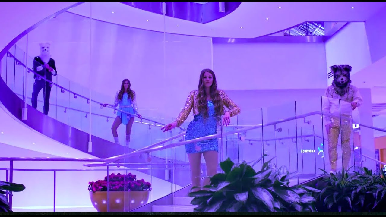 在 YouTube 上观看 Shook Twins - Stay Wild (Official Video) 在 YouTube 上观看 Shook Twins - Stay Wild (Official Video)