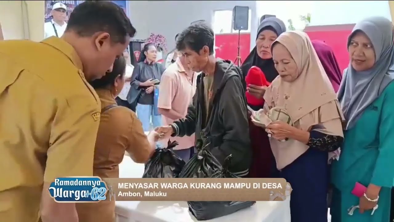 Perjuangan Emak-emak Antre Panjang Demi Sembako Murah