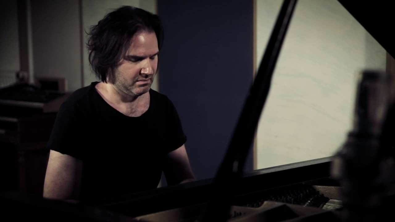 De Maynes - A Walk to Paradise