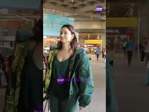 Tammannah Bhatia goes all green at the Airport || DNP ENTERTAINMENT