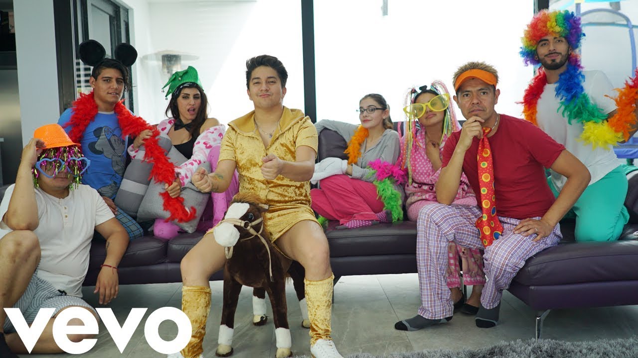 En pijama | Parodia | Becky G, Natti Natasha | Mario Aguilar