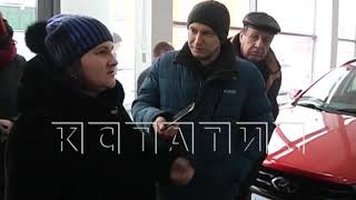 Вместо сбежавшего автосалона, где обманывали людей, приехал другой, но очень похожий Вместо сбежавшего автосалона, где обманывали людей, приехал другой, но очень похожий