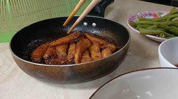 Cá Bống Đụt kho tiêu.Đậu que luộc chấm nước tương.