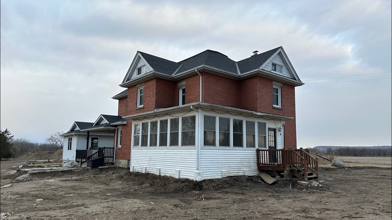 Exploring an ABANDONED 1900s Edwardian style farmhouse before its demolition