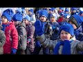 Дети устроили массовые танцы на улице в поддержку универсиады