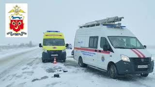 Полиция работает на месте ДТП в Оренбургской области, где погибли трое взрослых и двое детей