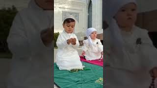 Subhan Allah ❤️ |  MashaAllah 😍 | Cute baby praying namaz❤️❤️ #shorts #islam #viral #viralvideo