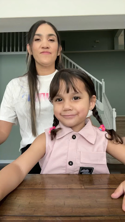 ¿Mi niña de 3 Sabe inglés y español?