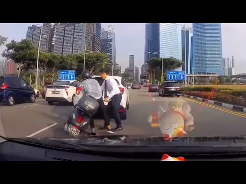 road trippin 7aug2019 sheares ave vespa #FBK9284P knock into the rear of honda vezel #SLA9971R