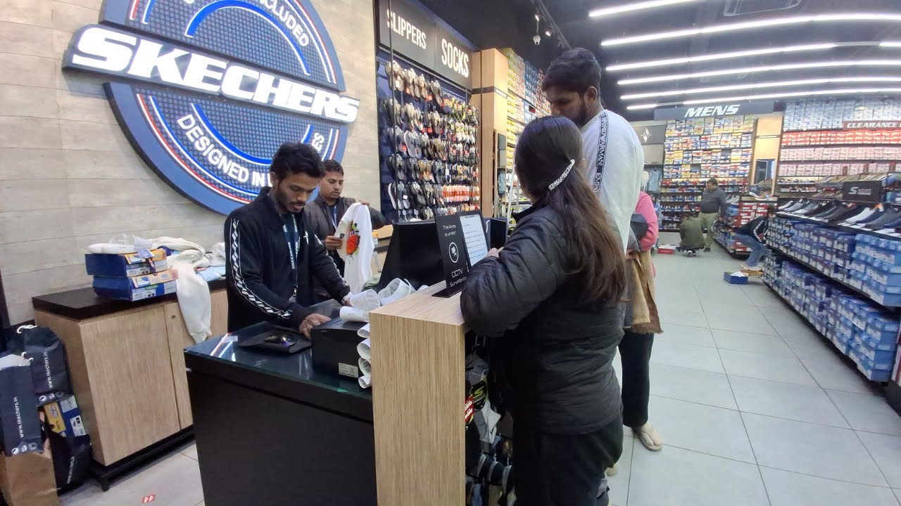 Bhai bhen ki shopping 🛍 || Full fun 😅