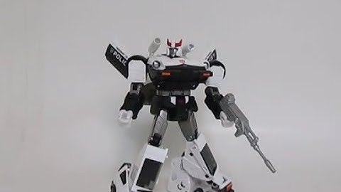 Hasbro Transformers Masterpiece Prowl MP-04
