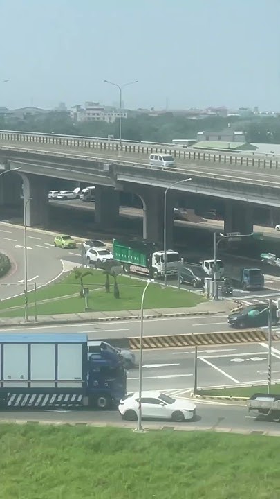 台66線快速道路來往的車輛（桃園新屋區）（2024年4月拍攝）🌆🛣️🚌🚕🚚🚗 YouTube