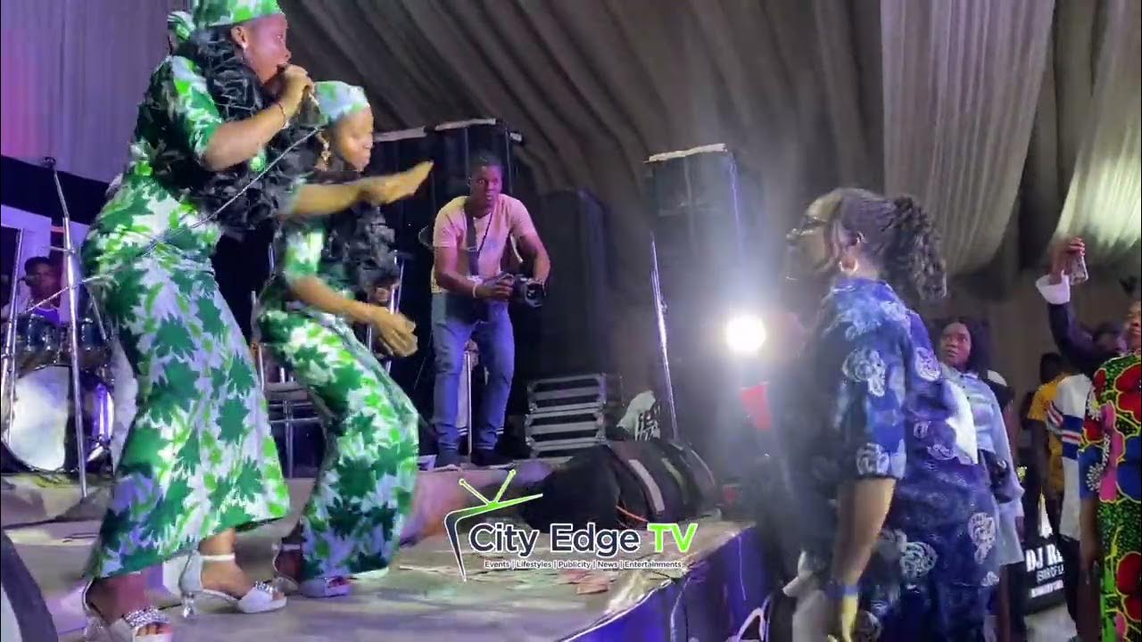 DOYIN KUKOYI DANCE WITH GLORIOUS TWINS ON STAGE AT ALAYO MELODY SINGER