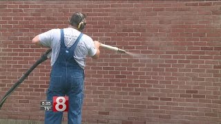 Good Samaritan cleans up graffiti at a North Haven elementary school