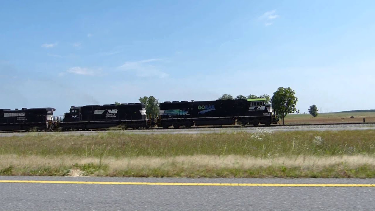 bnsf 5729 Pacing NS 198 with GORAIL leading