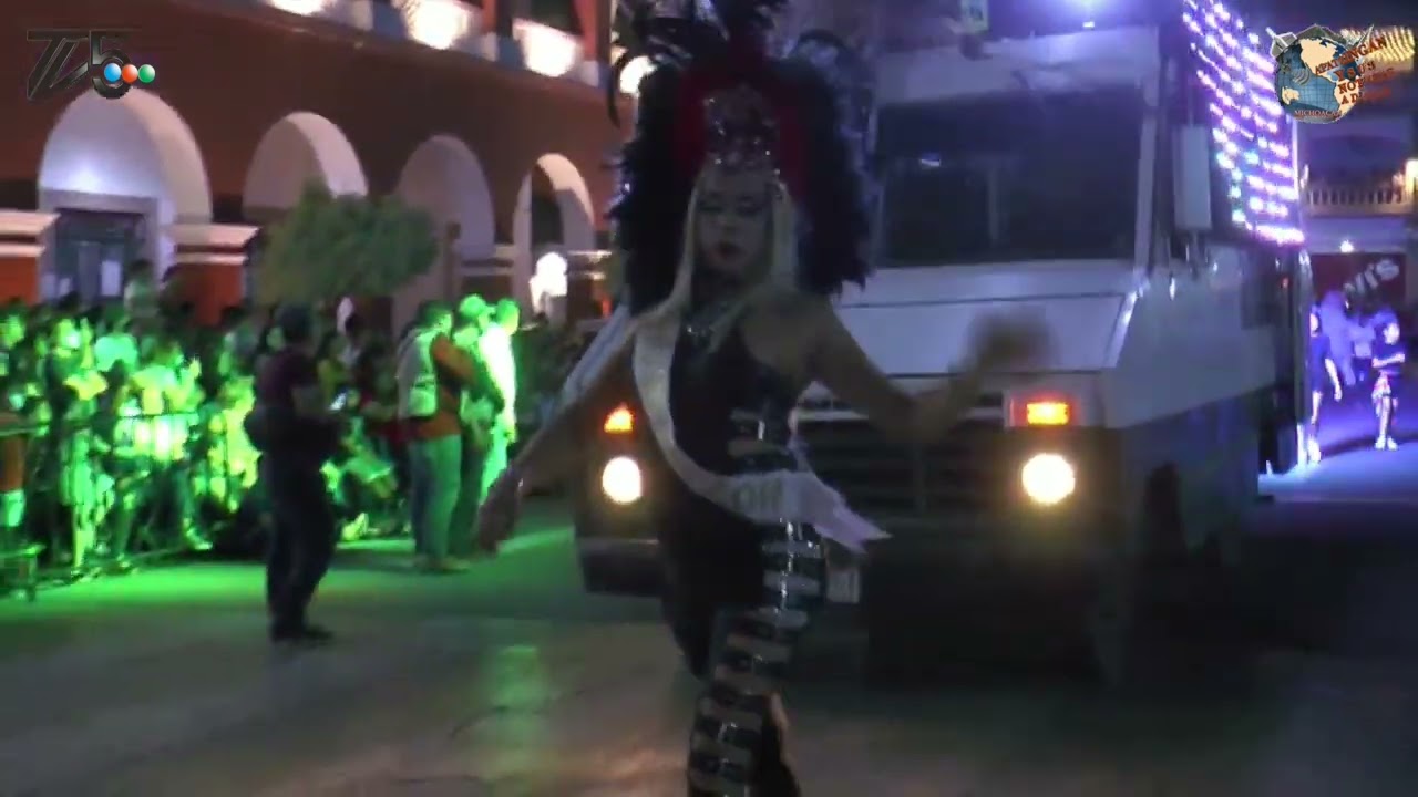 Lleno de algarabía, lució el desfile de martes de carnaval en Apatzingán Michoacán.🌺🌺💐💐🎊🎉