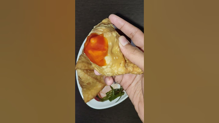 Samosa With Sauce #shorts #viral #cooking #trending #trendingshorts #samosa #sauce #samosachaat