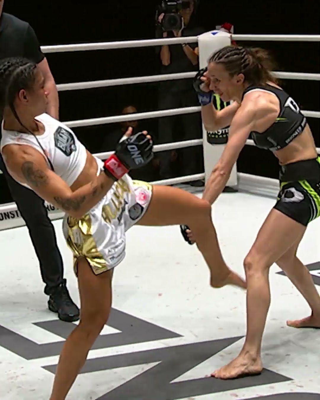 When Allycia Hellen Rodrigues and Cristina Morales fought for atomweight Muay Thai gold in 2024! ?