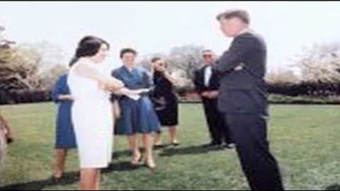 Pioneering Journalist Helen Thomas, Dead at 92