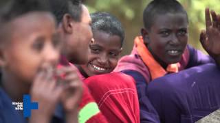 Herbert Knaup im SOS-Kinderdorf in Äthiopien