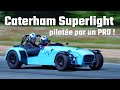 Caterham superlight pilote par un pro 