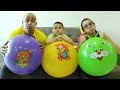 BRINCANDO de BALÃO PULA PULA em FAMÍLIA