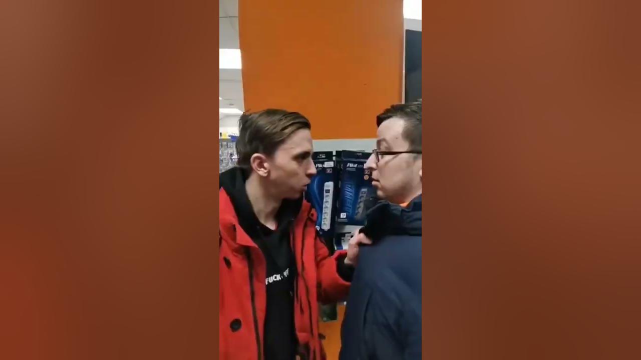 Он уволил с этой. Он уволил с этой