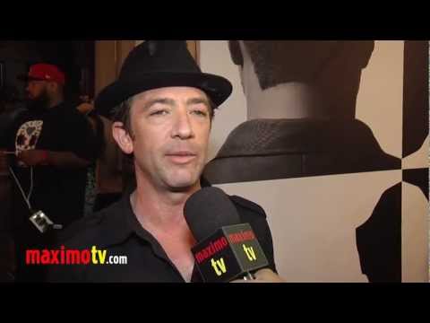 Video: David Faustino Net Worth: Wiki, Naimisissa, perhe, häät, Palkka, Sisarukset