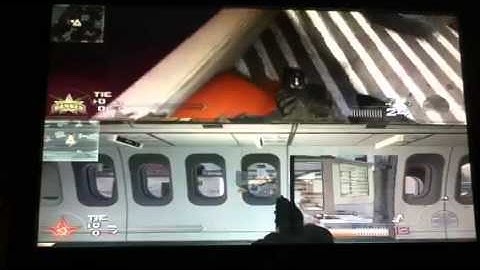 Mw2 glitch EASY how to get on top of the plane on terminal