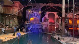 Video 2 of parrots flying around the theater at Pirate’s Voyage dinner and show in Pigeon Forge, TN.