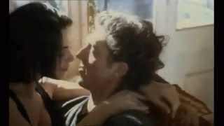 Monica Bellucci & Vincent Cassel dance in L'appartement - Le Temps (Charles Aznavour) lyrics