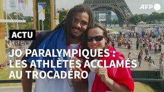 Jeux paralympiques: de retour de Tokyo, les athlètes acclamés au Trocadéro | AFP