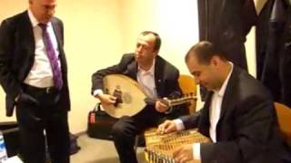 Karciğar Konserden Önce Kuliste