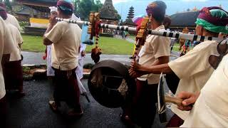 Bali'de hindu töreni..