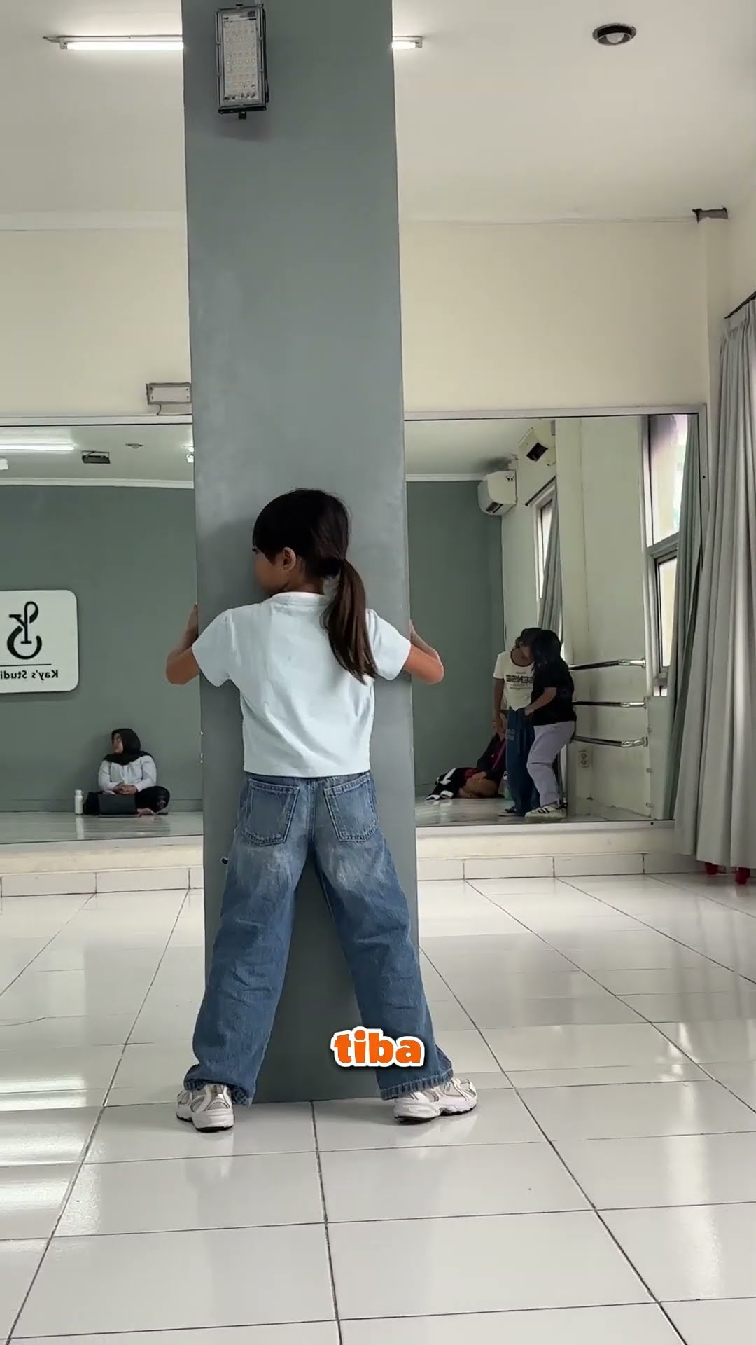 LEIKA MALU-MALU KETEMU TEMEN BARU WAKTU DANCE LUCU BANGET? #leika #shots