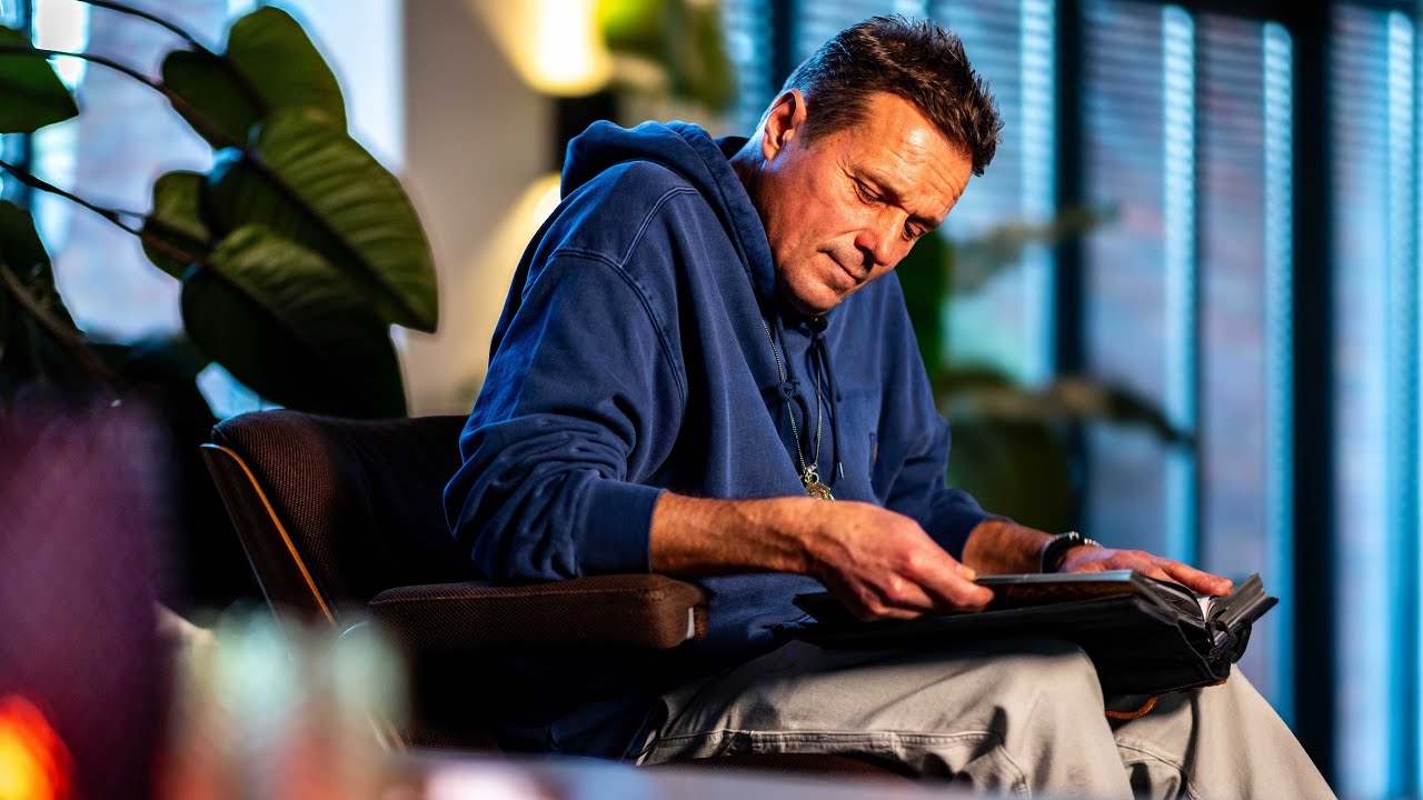 Batul Loomans, the unconventional founder of Buddha to Buddha.