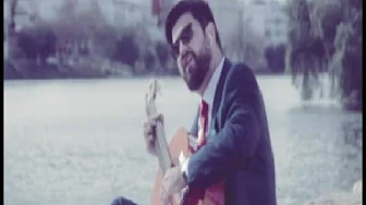 Manu Sánchez canta y toca la guitarra en una adaptación de "Mediterráneo" de Juan Manuel Serrat Manu Sánchez canta y toca la guitarra en una adaptación de "Mediterráneo" de Juan Manuel Serrat