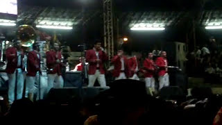 Banda Carnaval - Cuando Los Huaraches Se Acaban (En Vivo) Colima 2011